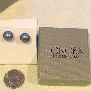 Black pearl earrings